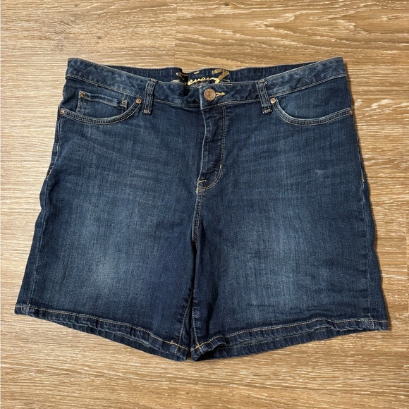7 For All Mankind Pants - 7 for All Mankind Weekend Denim Short Size 16 99% Cotton